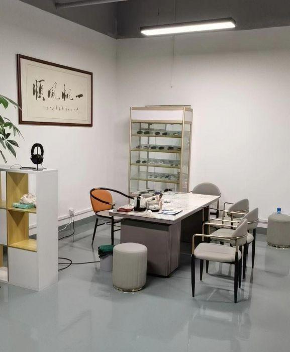 出租龙华观澜厂房办公司，带装修带电梯