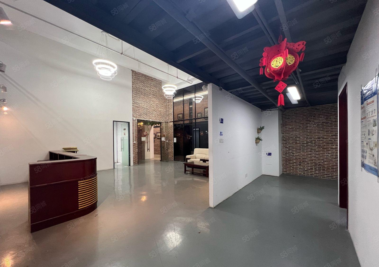 西丽一楼复式695平精装带空调 适合文创办公 已空置 可看房