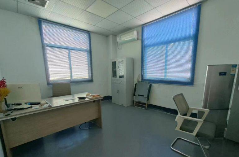 业主直租，独门独院厂房空地大，现成装修即搬即用，配3吨大货梯