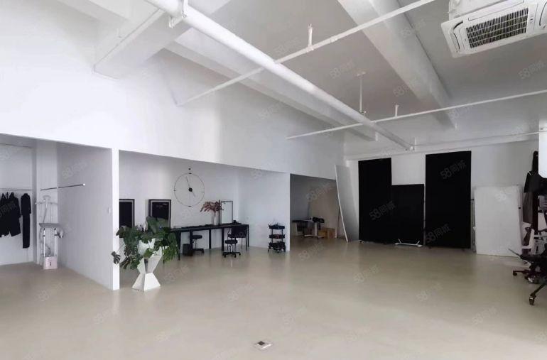 南山西丽大学城地铁口700平方大开间和510平办公室有两套。