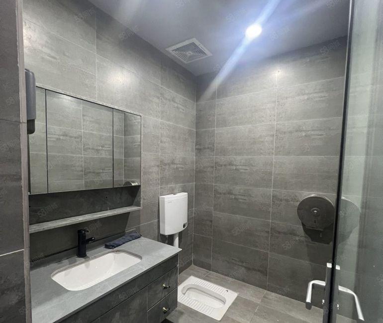 西丽留仙大道旁 新出独门独院精装修厂房一楼310平 租58元