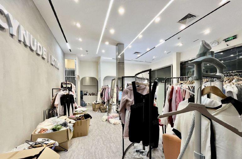 西丽大学城地铁口一楼312平直播展厅复试办公仓库