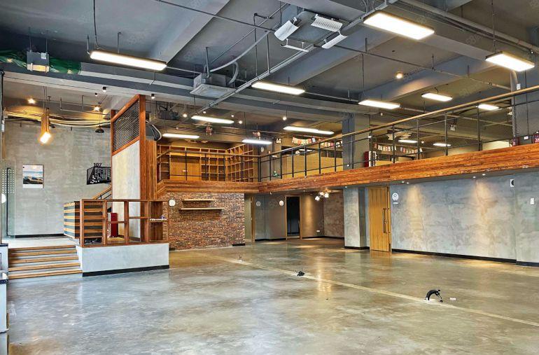 大学城 一楼工业风 复试1200平 特价58元一平，行业不限