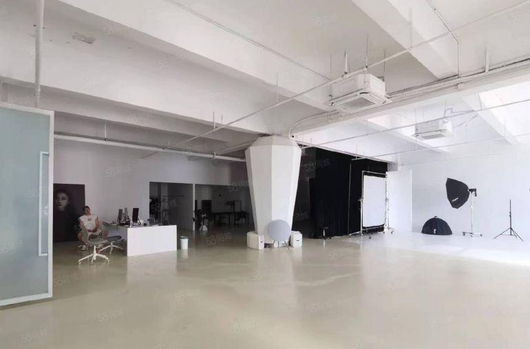 南山西丽大学城地铁口700平方大开间和510平办公室有两套。