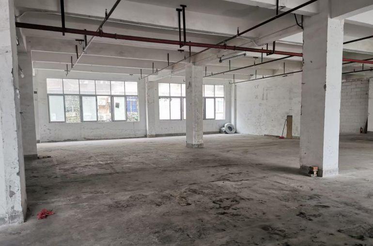 厂房位置交通方便，二楼楼层好。