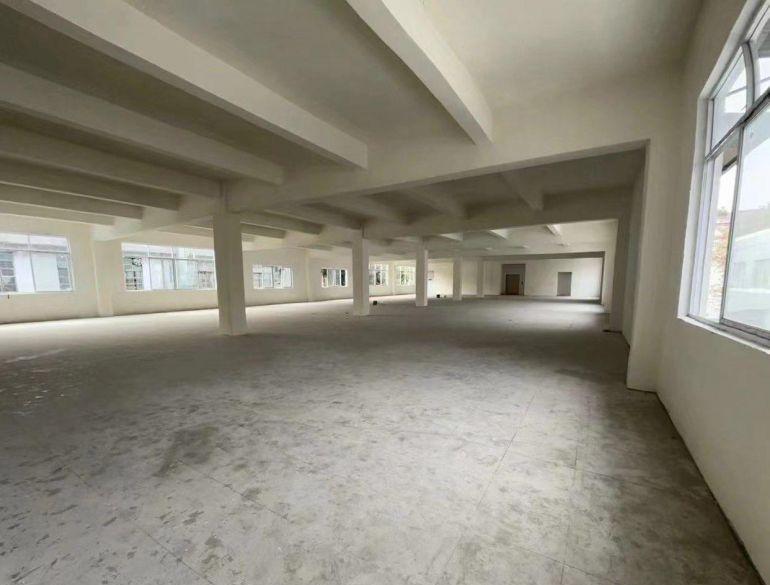 厂房户型方正，精装，出入方便