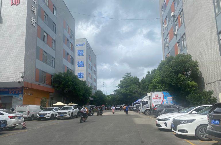 西丽湖地铁附近厂房，仓库2000平大小可分租，仅租28元