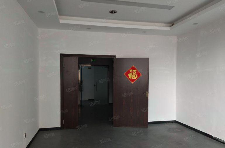 草铺办公厂房小面积出租，地铁口60平米起租