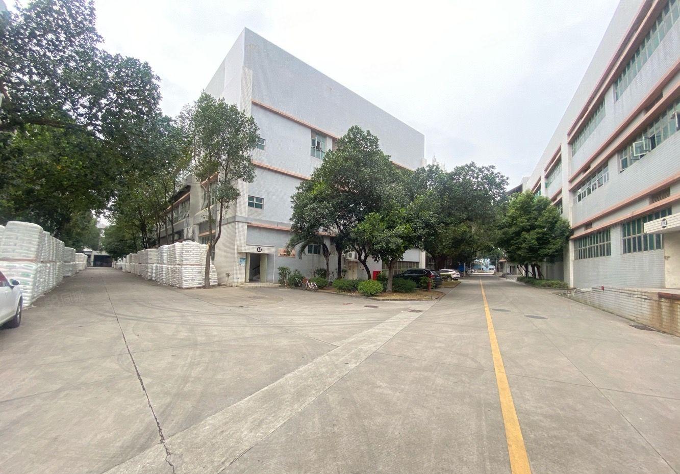 塘头恩斯麦花园式厂房2200平 独立红本 3吨货梯 超大空大