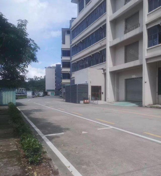 布吉14号地铁出口就是厂房，99平到999平都有，电子手机壳