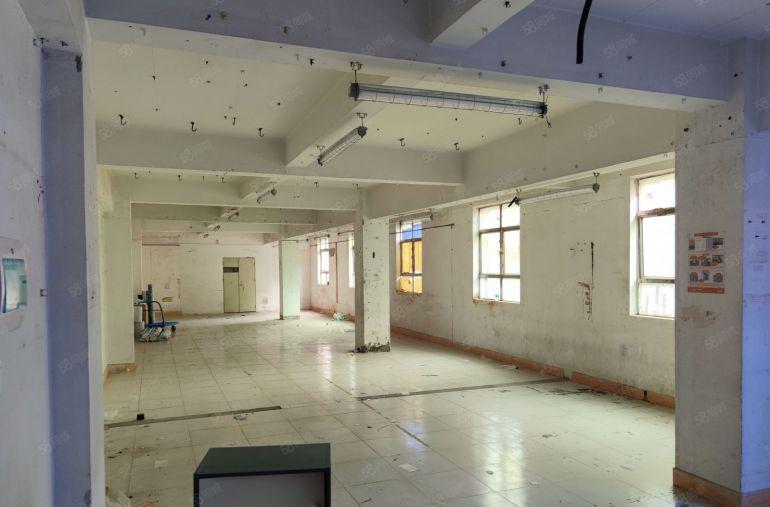 新安万达广场对面有50平105平215平785平厂房仓库出租