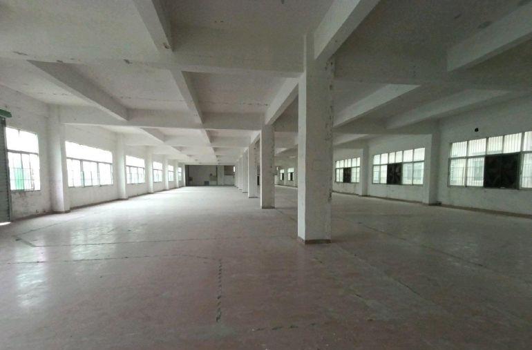 园区形象，停车位充足，离高速近