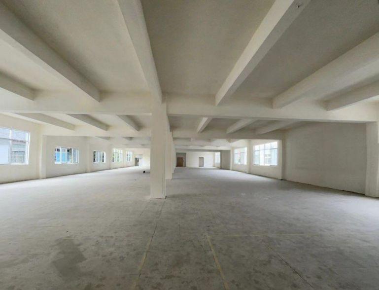 厂房户型方正，精装，出入方便