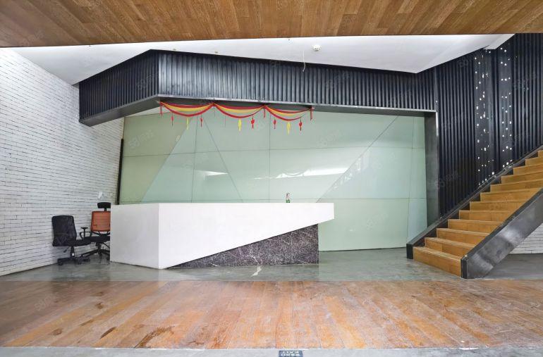 西丽13号线地铁站 新出一二楼复式连层3086平 带精装修