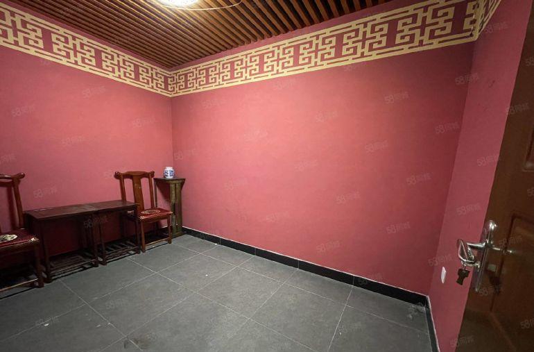 南山地铁口物业125平电梯口剧本杀装修41格局即租即用