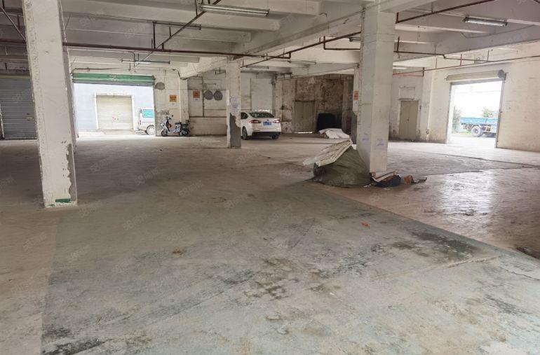 布吉上李朗工业区新出1楼1300平拖头随便进出可分租仓库出租