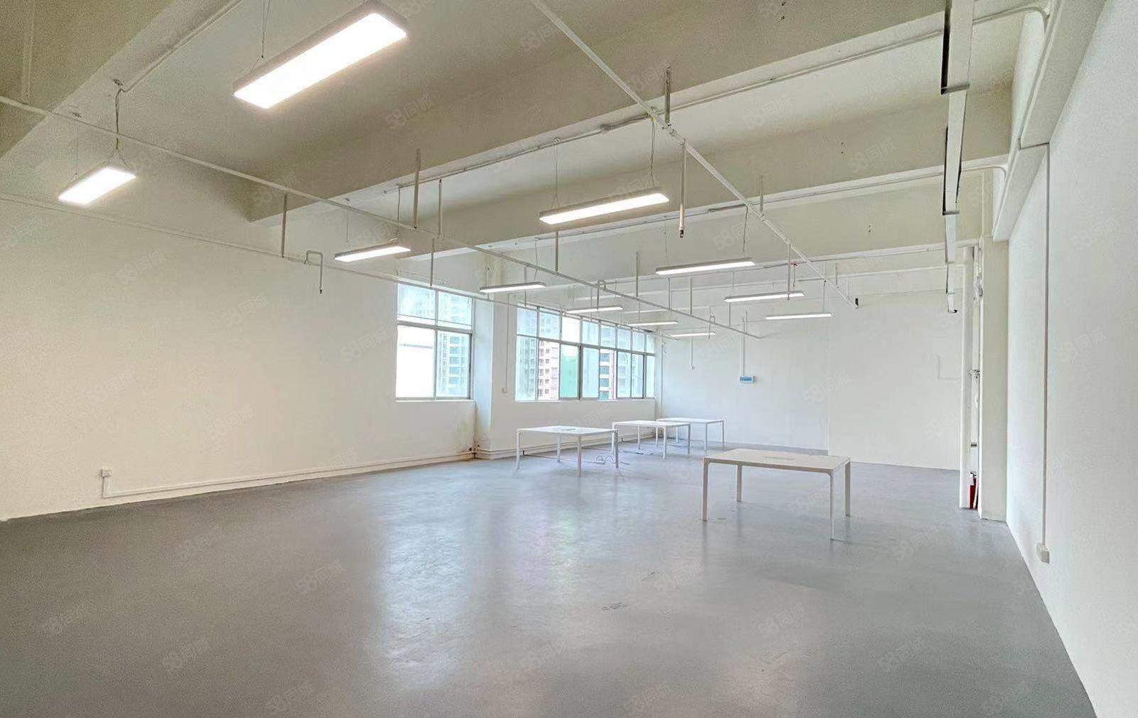 西丽镇地铁口300米，320平方，现成装修,价格实在