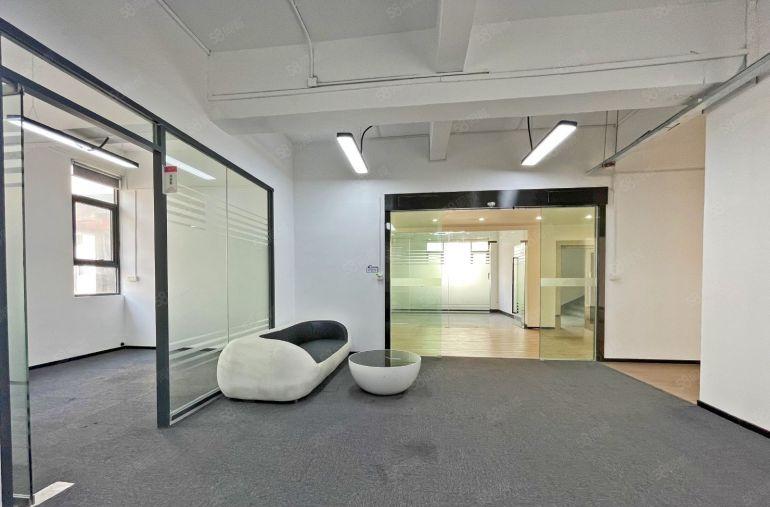 西丽地铁口  整层1550平 特价40元精装 带家私