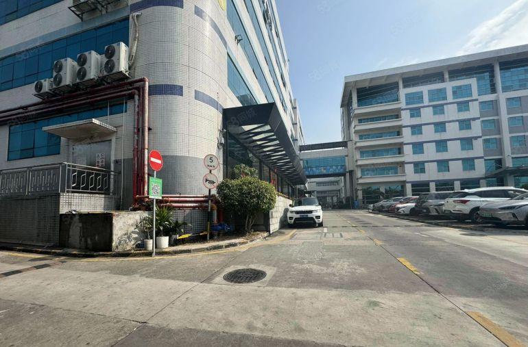 特价南山地铁沿线大型工业区厂房仓库 园区形象好150平起分