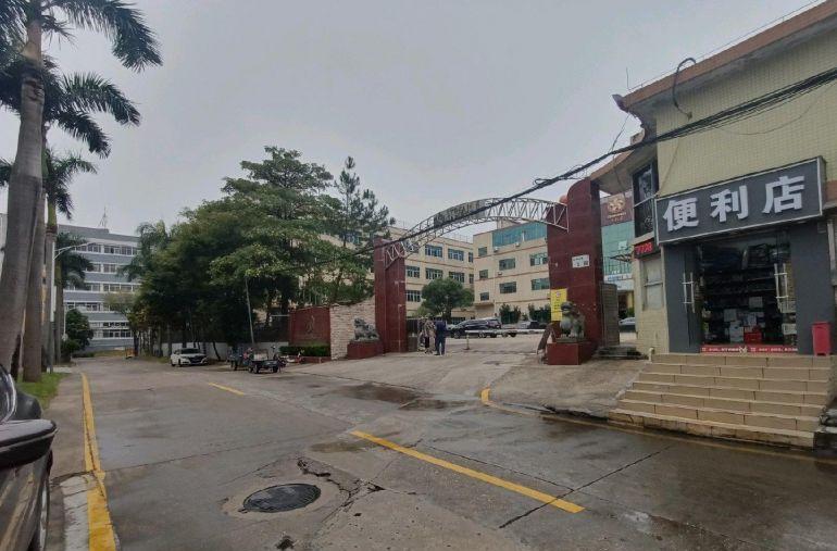 园区形象，停车位充足，离高速近