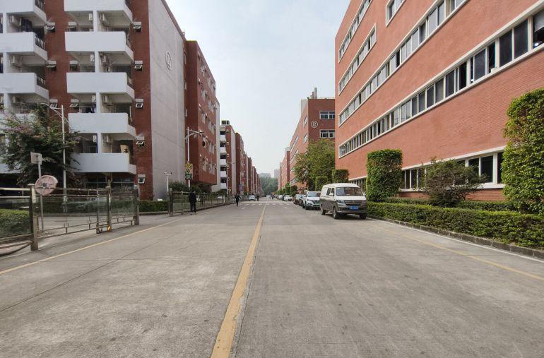 东莞厂房出租楼上3000平方1000平起租带装修空地大好停车