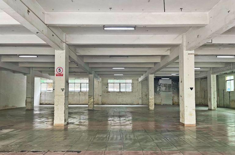 西丽厂房一楼1260平 停车免费 靠路边