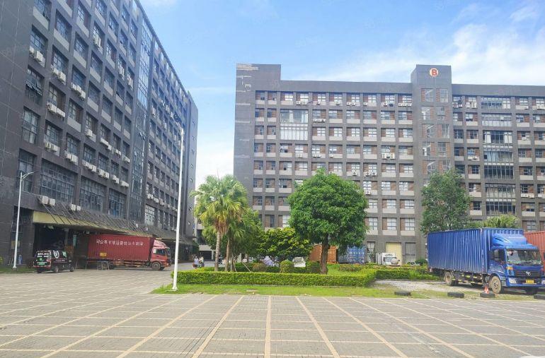 布吉红本花园式办公厂房出租2楼2000平米送精装修可分租