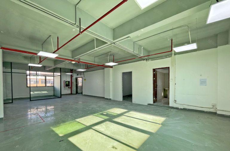 南山西丽 半层300平方 带办公室和仓库 电梯口 非常方便