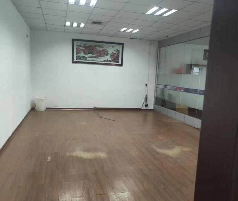 车间办公室精装修，可做生产加工，办公。