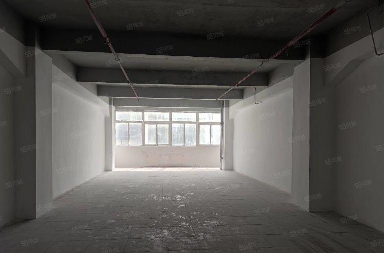 厂房仓库出租，69平起租，大小面积可自由组合，靠近中英街