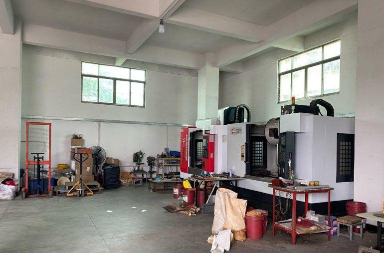 独栋一楼厂房，三箱电，环境好，超大停车场