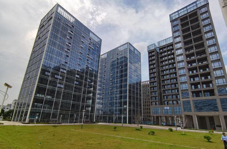 南山科技园新出3个月免租期，300平起租只要，80元每平每月