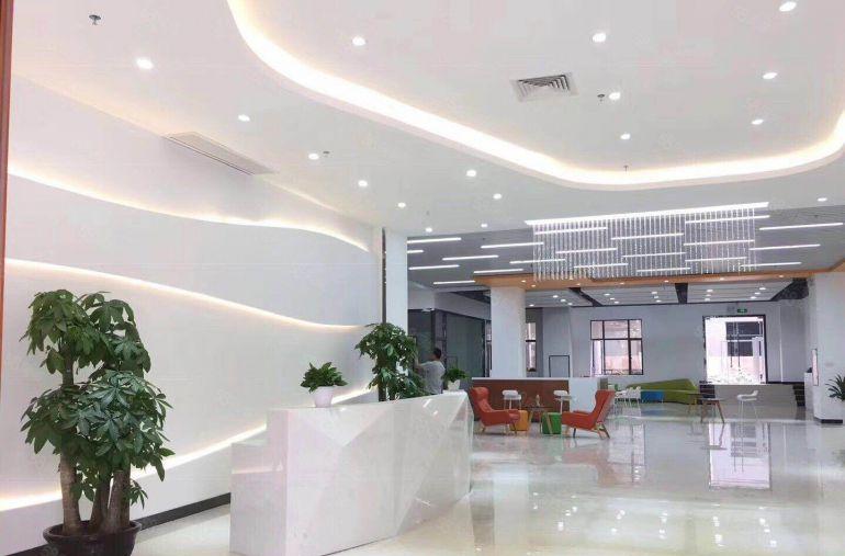 西丽双地铁口创意园整层700平精装修，带红本园区