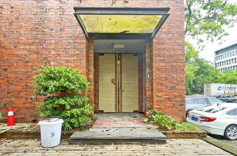 蛇口 花果山 一楼500平 带院子 行业不限。