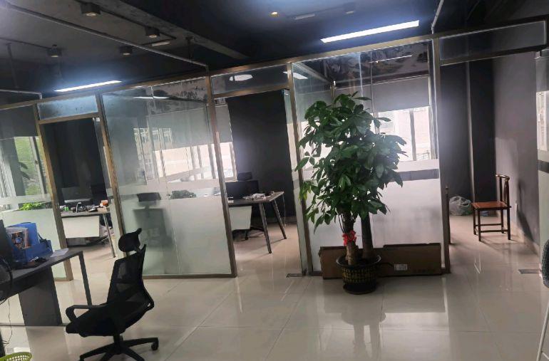 精装办公室分租，整租，转让都可！
