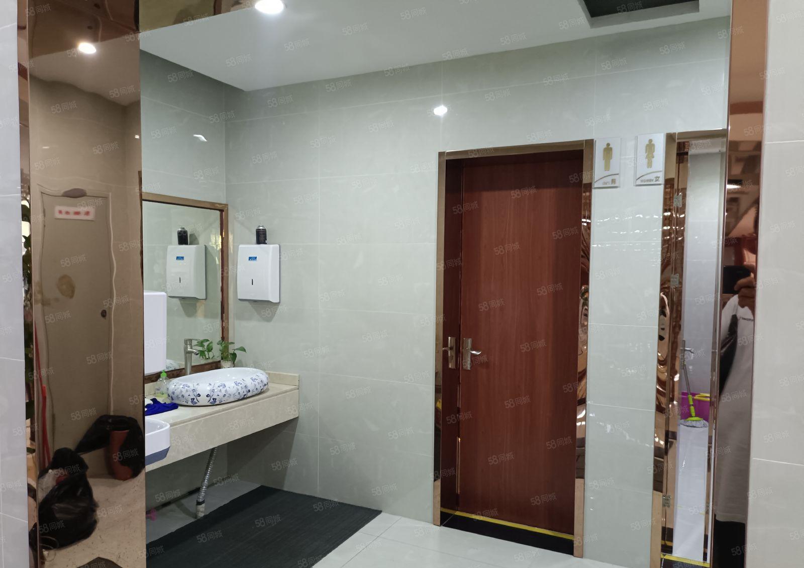 龙华大浪红本厂房3000平出租，带豪华装修大小分租，超大空地