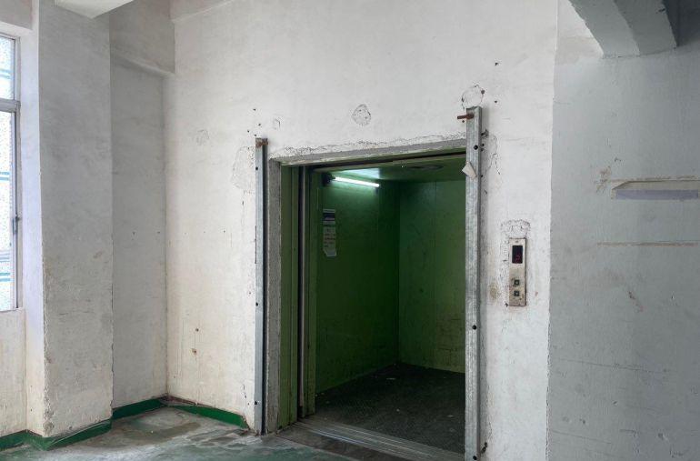 宝安石岩街道应人石地铁口，可做办公室，小加工厂，仓库。