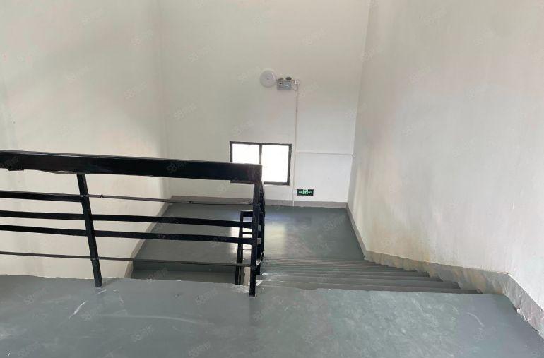 八卦岭楼上小面积仓库出租 80平至500平 4000元一间