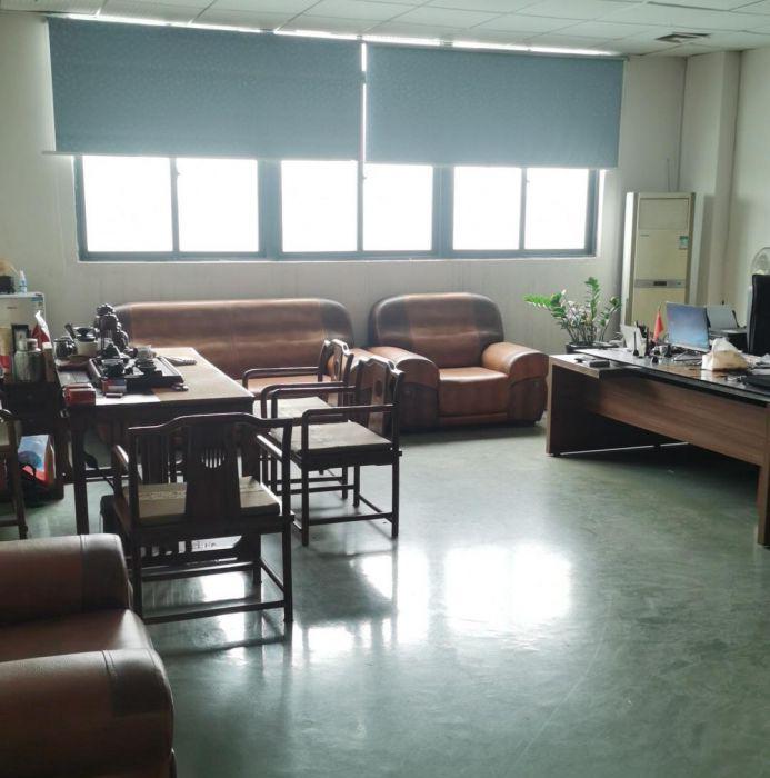 办公用品齐全，可以办理营业执照，有停车位