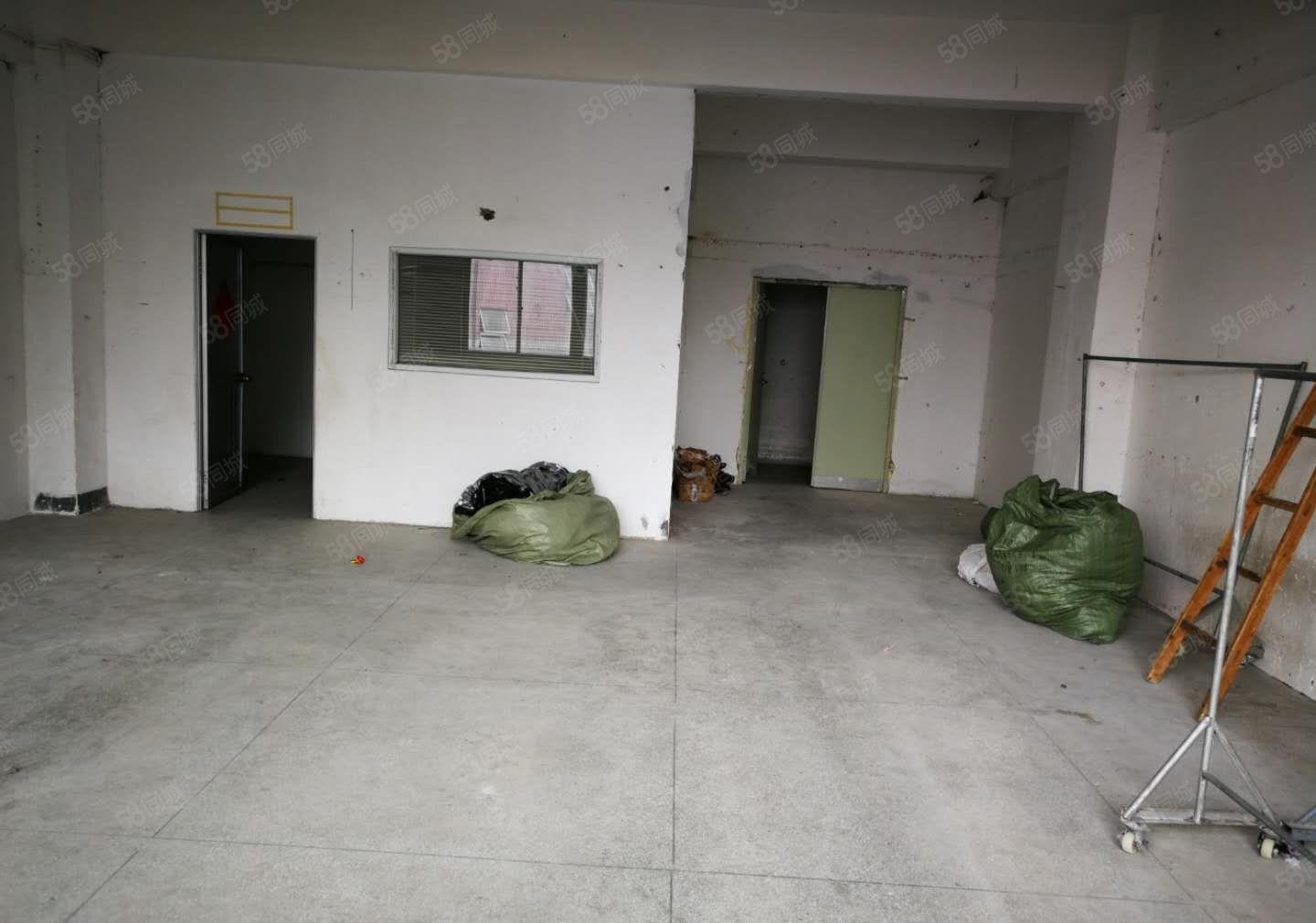 地铁站口深圳河畔标准精工厂房招租，价格低廉