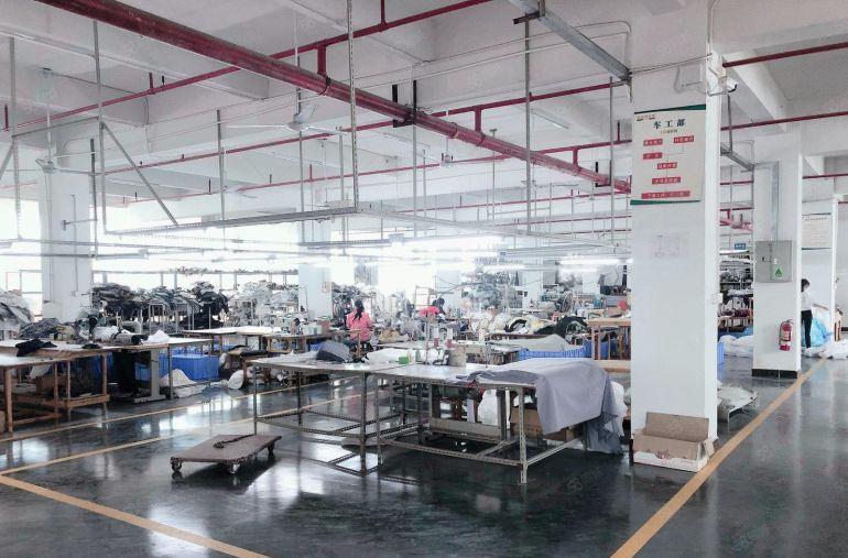 独门独院12500平出租一楼高6米不限行业。