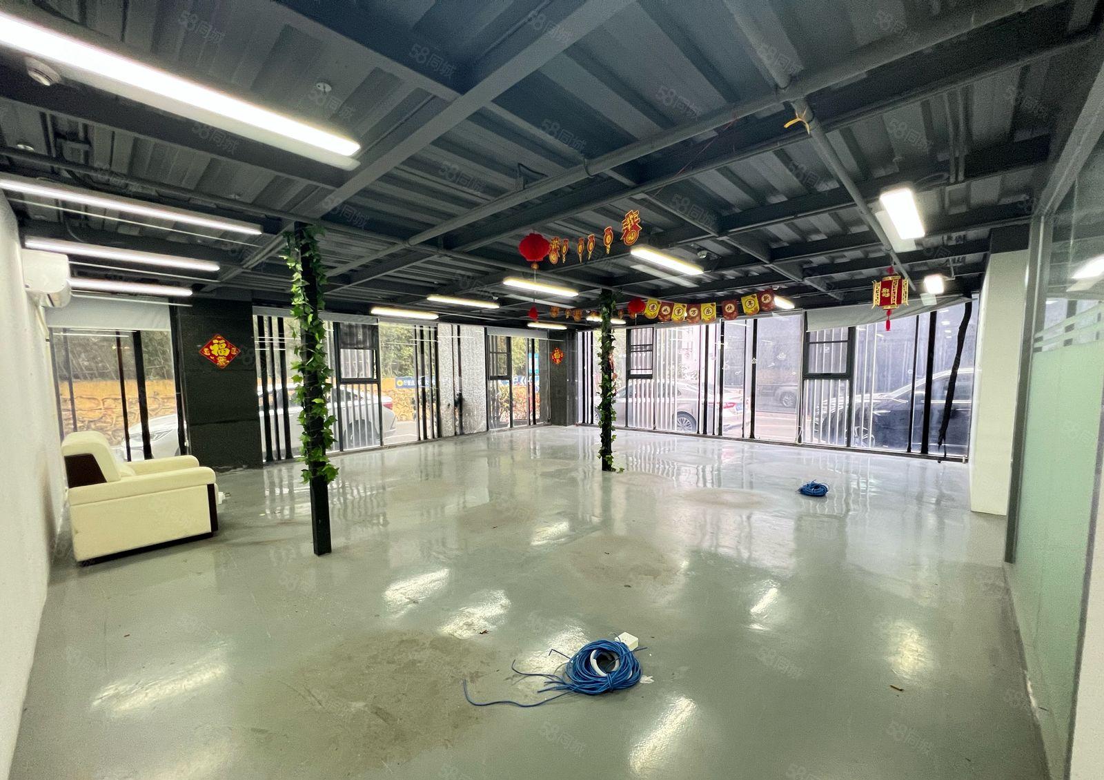 西丽一楼复式695平精装带空调 适合文创办公 已空置 可看房