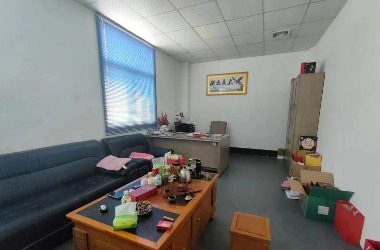 业主直租，独门独院厂房空地大，现成装修即搬即用，配3吨大货梯