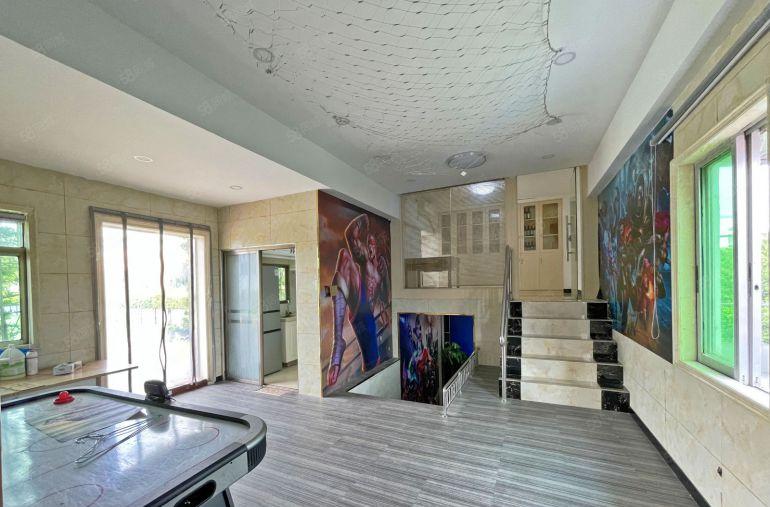 西丽地铁站 顶楼带天台1000平 行业不限