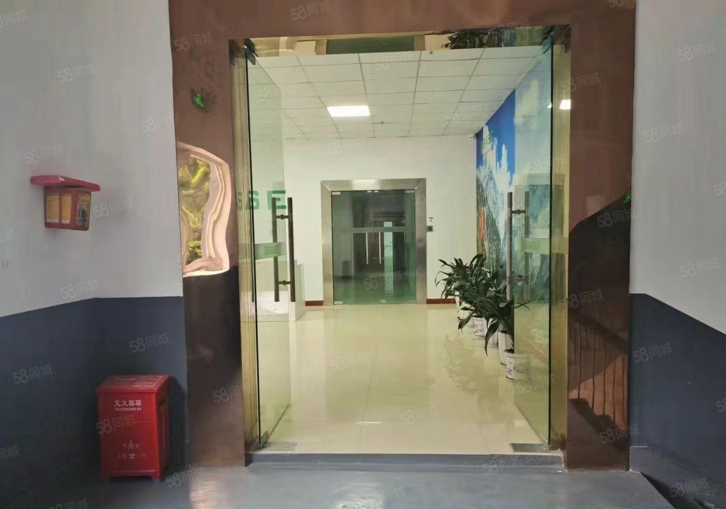 西乡留仙洞新出楼上精装修厂房1010平，适合办公研发生产