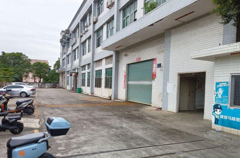 500平起租南山地铁口附近一楼2300平高度6米超大空地