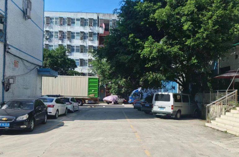 独门独院，交通方便，可进出大车，自带卸货平台