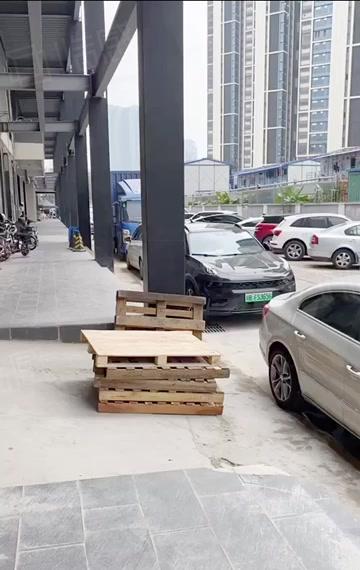 大学城地铁一楼980平可分层高5米 可进车 楼上180平起租