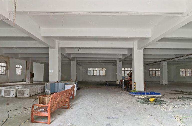 留仙洞1350平一楼厂房 适合加工维修 租金52元一手房东租