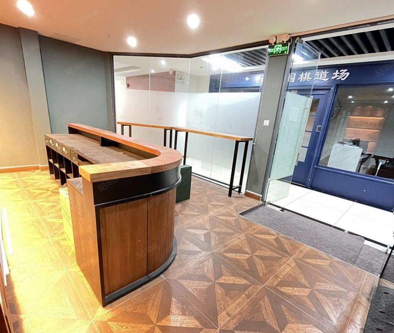 南山地铁口物业125平电梯口剧本杀装修41格局即租即用